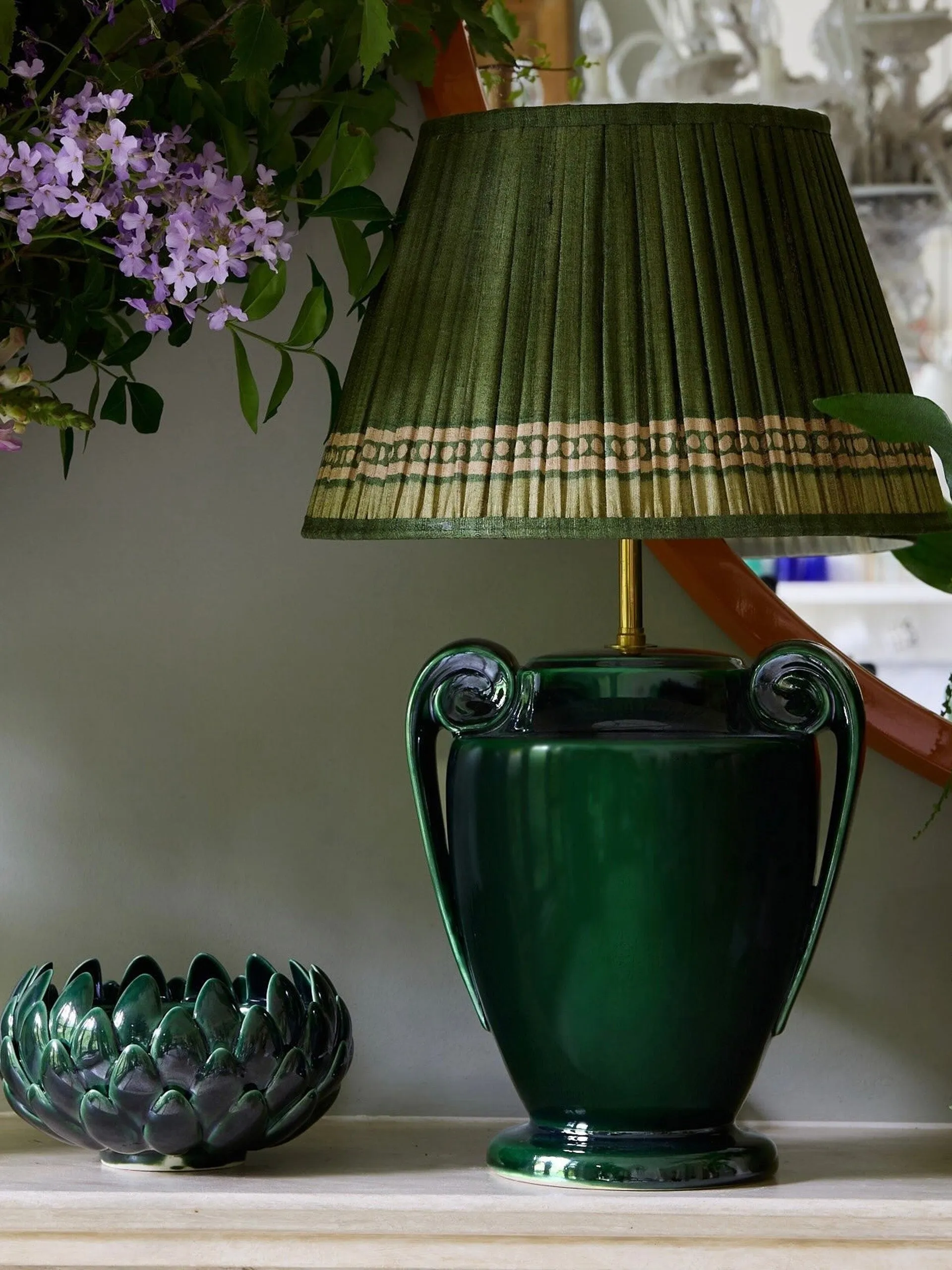 Green amphora lamp