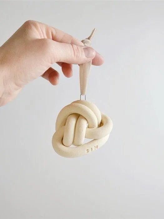 Marin Ornament Fist Knot